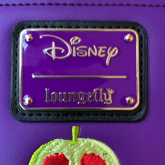 Loungefly Disney Snow White Evil Queen Sequin Cosplay Zip Around Wallet - Picture 6 of 16